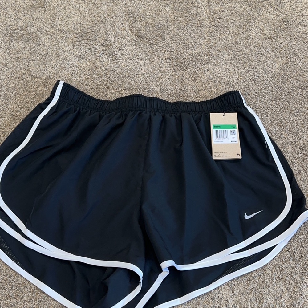 Women’s Nike dri fit size XL new with tags